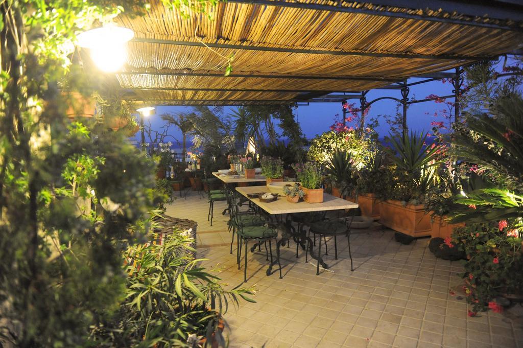 شقة Terrazza Pavone آتْشّي كاستيلّو الغرفة الصورة