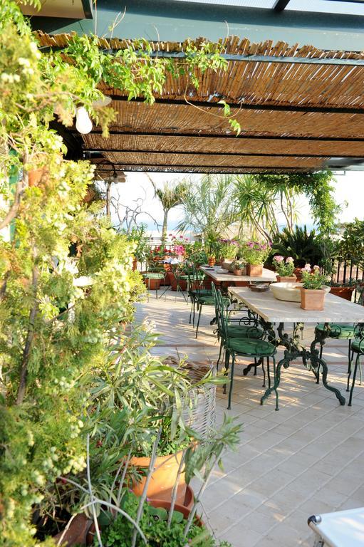 شقة Terrazza Pavone آتْشّي كاستيلّو الغرفة الصورة
